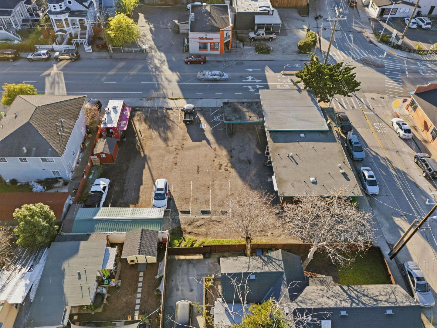Commercial Sale in Santa Cruz 3