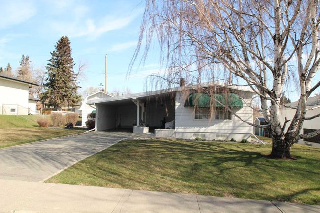 208 Spyhill Road Nw, Home with 3 bedrooms, 2 bathrooms and 2 parking in Calgary AB | Image 45