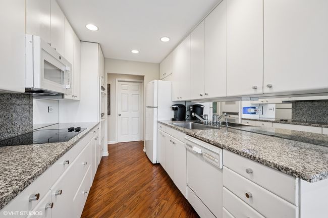 APT-5F - 1220 Rudolph Rd, Condo with 2 bedrooms, 2 bathrooms and 2 parking in Northbrook IL | Image 11