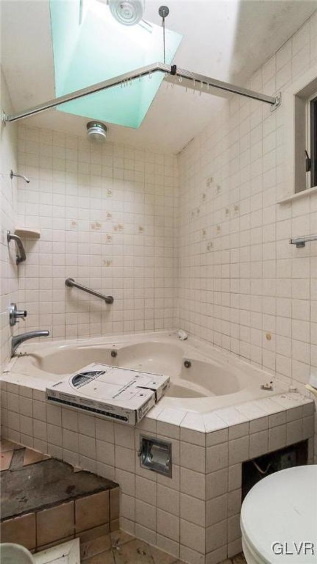 898 Browntown Rd, House other with 2 bedrooms, 1 bathrooms and null parking in Nazareth PA | Image 25