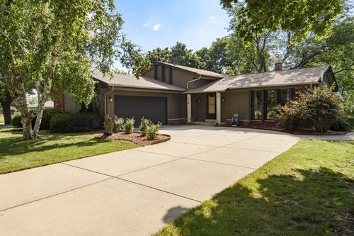 716 Elk Lane, Waukesha, WI, 53188 | Card Image