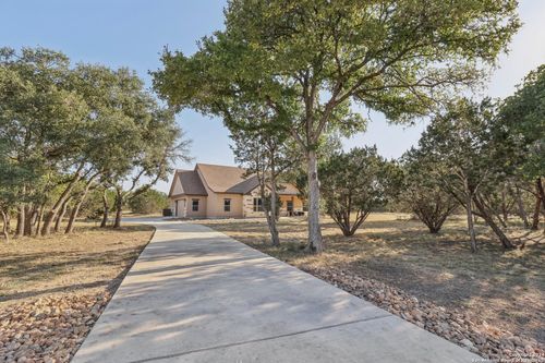 731 Rio Azul Dr, Pipe Creek, TX, 78063 | Card Image