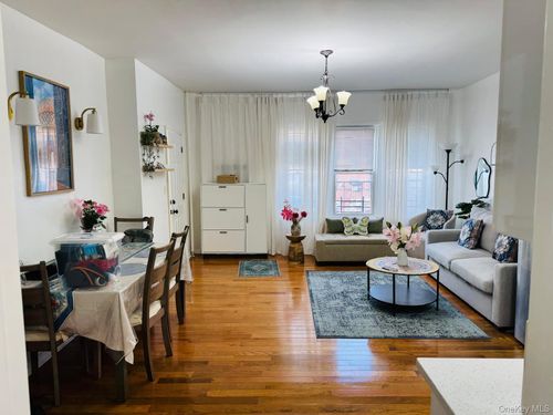 95 Woodhaven Ct, Ozone Park, NY, 11416-1621 | Card Image