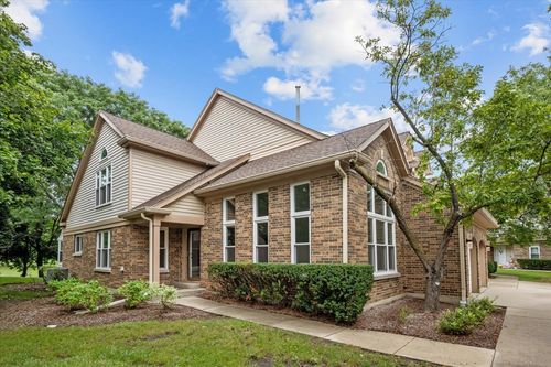 352 Satinwood Ct N, Buffalo Grove, IL, 60089-6611 | Card Image