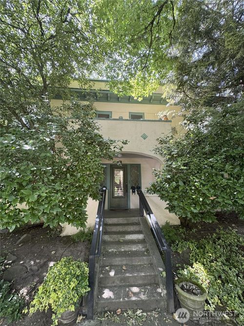 633 33rd Avenue E, Seattle, WA, 98112 | Card Image