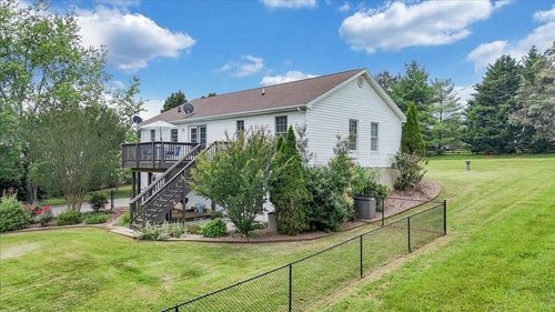 1700 Bluewater Dr, Moneta, VA, 24121-5321 | Card Image