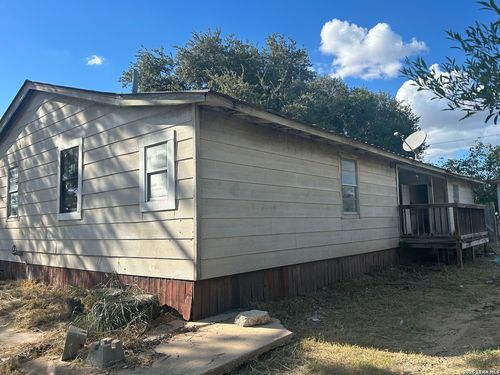 414 Davis Ave, Devine, TX, 78016-1518 | Card Image