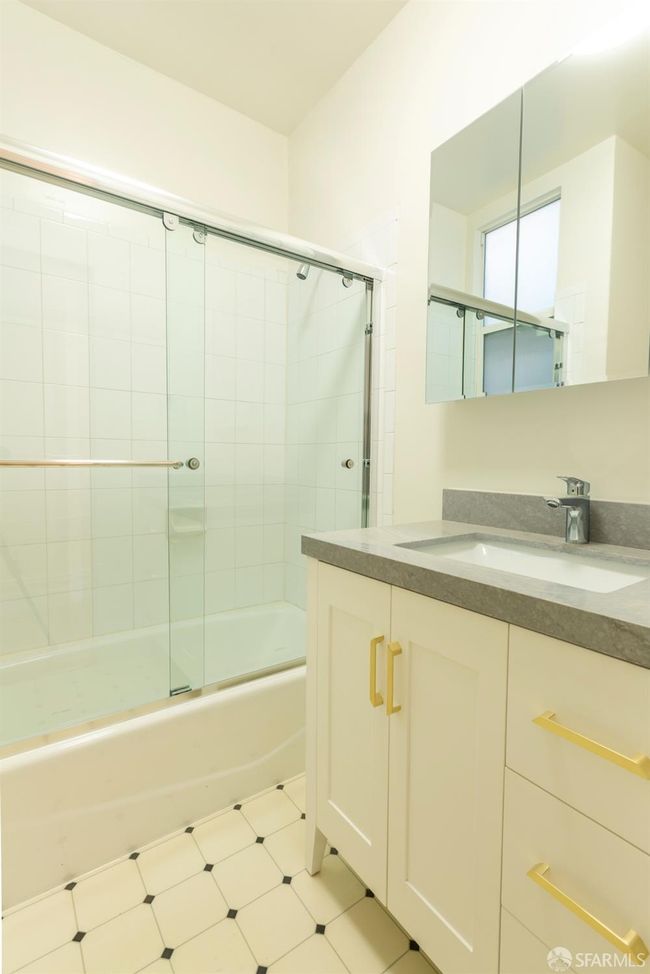 1301 4 Th Ave, Condo with 2 bedrooms, 2 bathrooms and 1 parking in San Francisco CA | Image 9