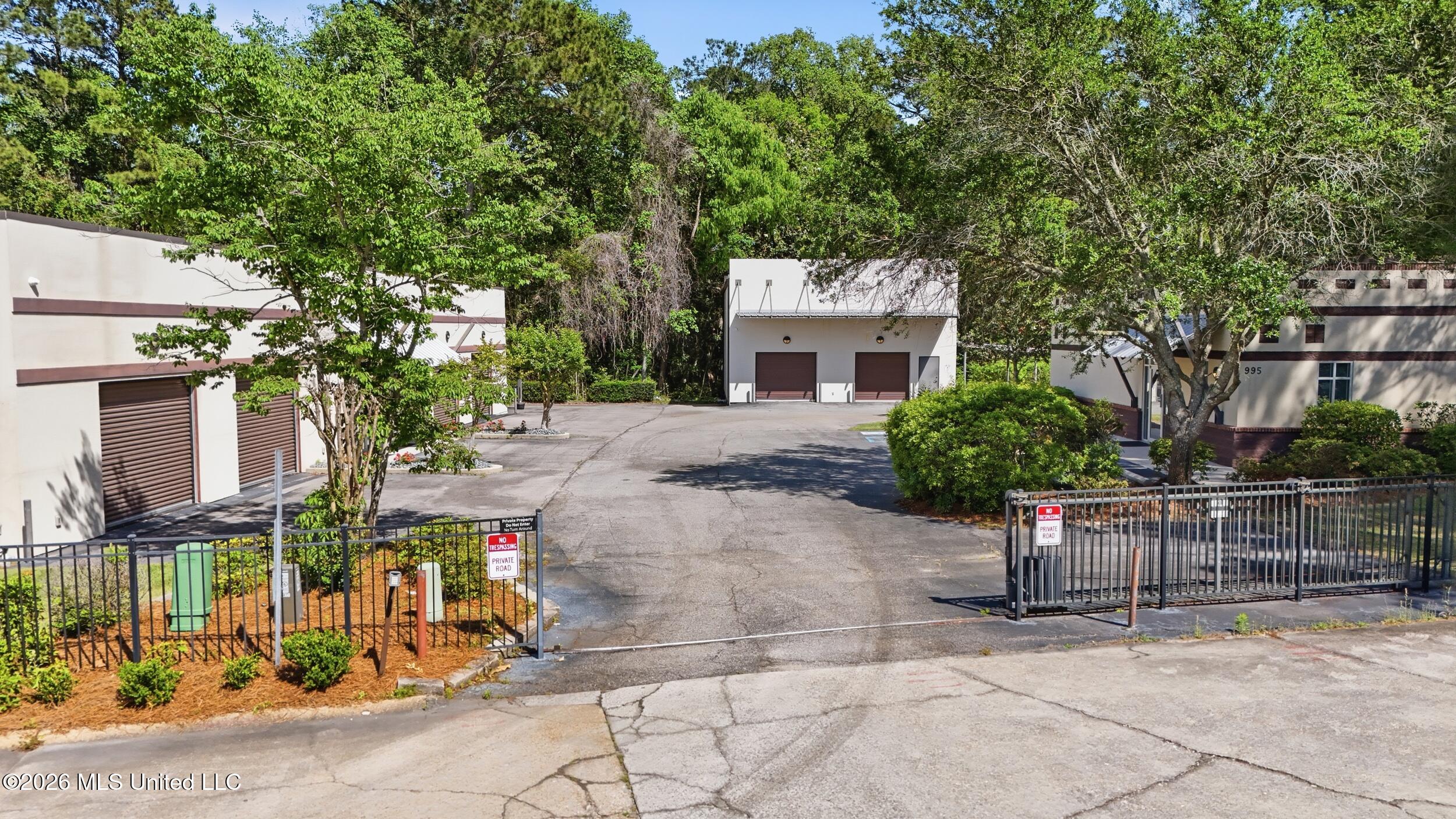 995 N Halstead Rd, Ocean Springs, MS 39564