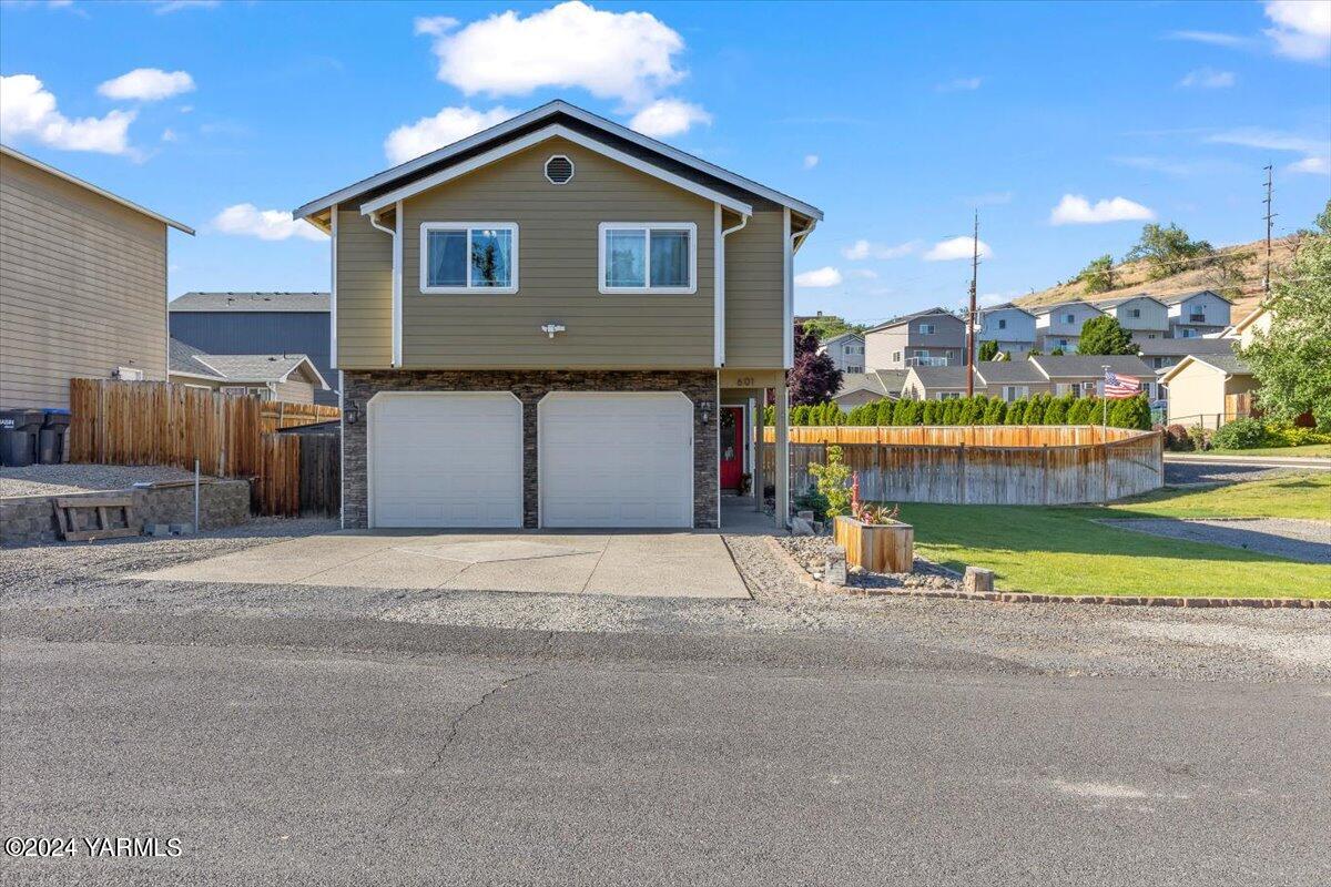 Home Ave, Selah, WA 98942