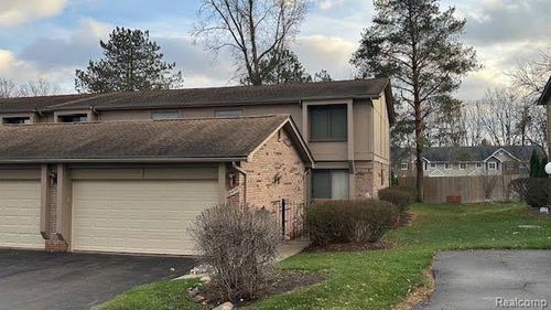 31470 Hunters Circle Dr, Farmington Hills, MI, 48334-1310 | Card Image