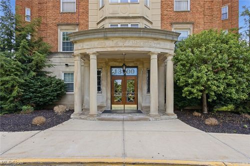 419-13800 Fairhill Rd, Shaker Heights, OH, 44120-5510 | Card Image