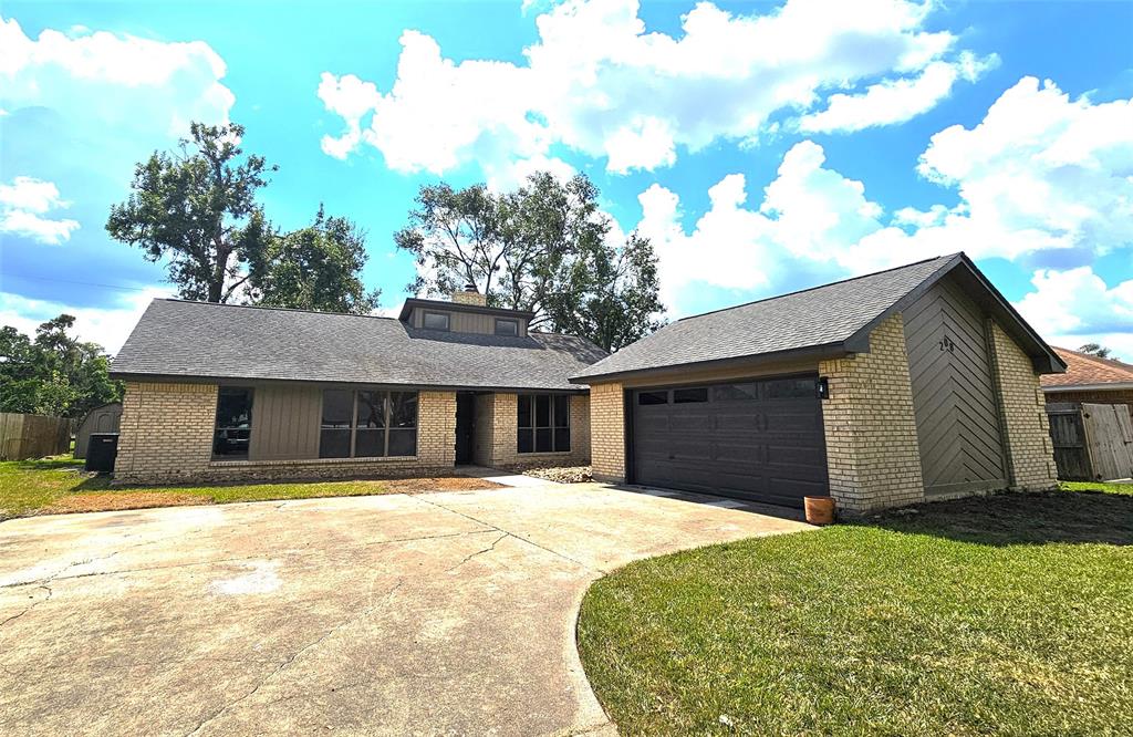 Persimmon Ln, Lake Jackson, TX 77566