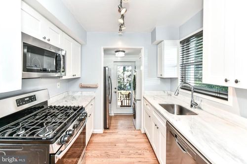 1028 S Edison St, ARLINGTON, VA, 22204-3221 | Card Image