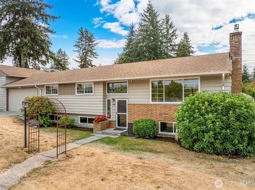 1807 N 170th St, Shoreline, WA, 98133-5534 | Card Image