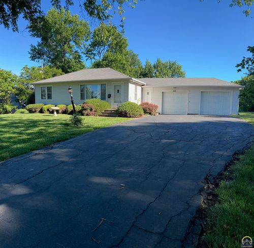2224 Se 37th St, Topeka, KS, 66605 | Card Image