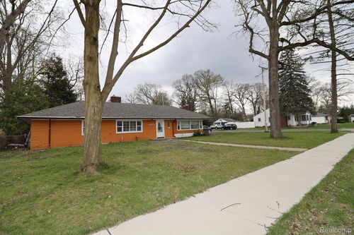 31565 Marquette St, Garden City, MI, 48135-3325 | Card Image