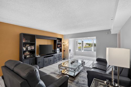 305-14096 Huntington Pointe Dr, Delray Beach, FL, 33484-1860 | Card Image