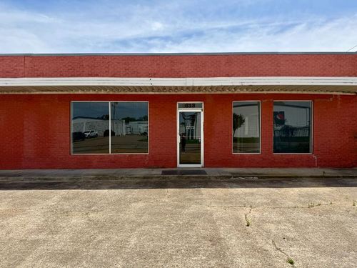 613 E President Ave, Tupelo, MS, 38801-5521 | Card Image