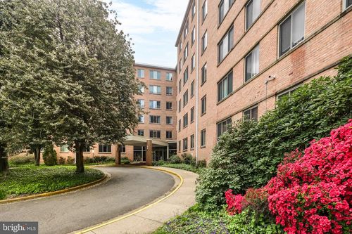 d208-3000 Spout Run Pkwy, ARLINGTON, VA, 22201-4213 | Card Image
