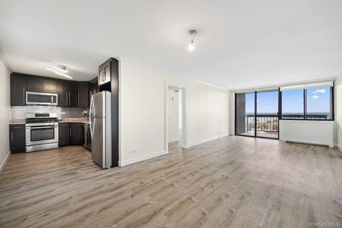 17z2-2 Bay Club Dr, Bayside, NY, 11360-2957 | Card Image