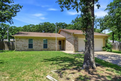 400 Woodlake Cir, Azle, TX, 76020-4839 | Card Image