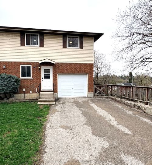282 Church St S, St Marys, ON, N4X0B3 | Card Image