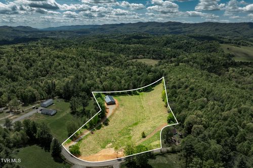 835 Red Brush Rd, Mountain City, TN, 37683-4252 | Card Image