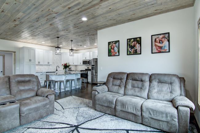 Very clean and ready to move into! Like brand new! | Image 14