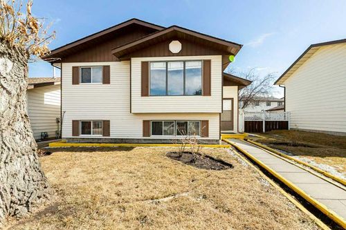 27 Dobler Avenue, Home with 4 bedrooms, 3 bathrooms and 2 parking in Red Deer AB | Card Image