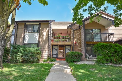 8643 N Servite Dr, Milwaukee, WI, 53223-2582 | Card Image