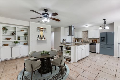 4803 Crest Dr, Arlington, TX, 76017-1009 | Card Image