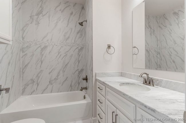 12662 S Irvington Ave, House other with 3 bedrooms, 3 bathrooms and null parking in Bixby OK | Image 6