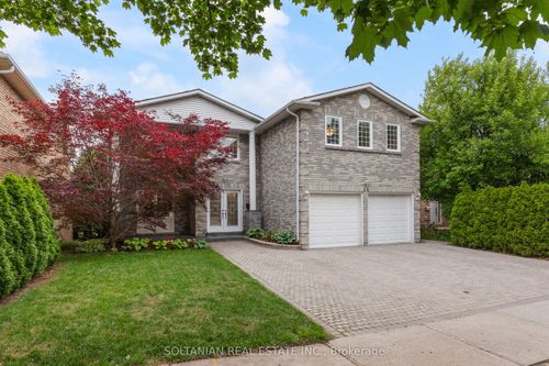 28 Dunvegan Dr, Richmond Hill, ON, L4C6K1 | Card Image