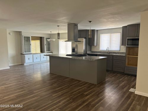 5820 Chaparral Rd, Tucson, AZ, 85743-9547 | Card Image