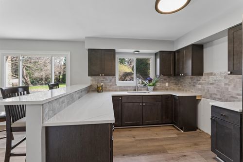 735 Huntington Rd, Grand Blanc, MI, 48439-1223 | Card Image