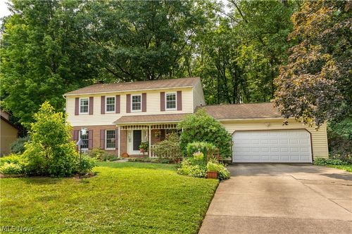 509 Park Ridge Dr, Munroe Falls, OH, 44262-1425 | Card Image