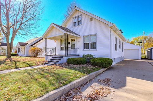 916 N 4th Ave, Wausau, WI, 54401-2825 | Card Image