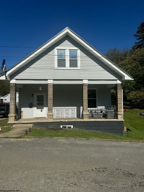 412 Center St, Shinnston, WV, 26431-1349 | Card Image