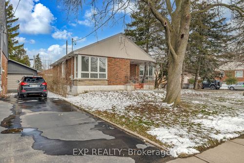 9 Mulock Ave, Hamilton, ON, L8T1H2 | Card Image