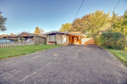26 Leaside Dr, Saint Catharines, ON, L2M4G5 | Card Image