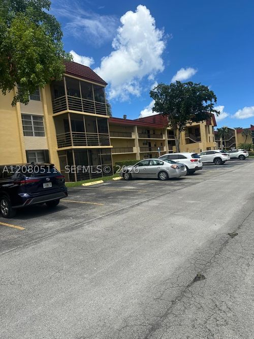 e204-3285 Foxcroft Rd, Miramar, FL, 33025-4192 | Card Image