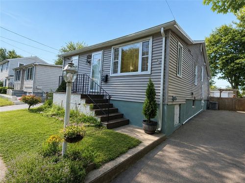 97 Spring Ave, Barrington, RI, 02806-1334 | Card Image