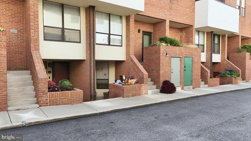 dr5l-2033 Arch St, PHILADELPHIA, PA, 19103-1485 | Card Image