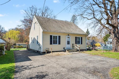 15 Forge Hill Rd, New Windsor, NY, 12553-8059 | Card Image