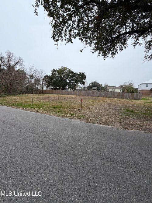 223 Saint Paul Ave, Pass Christian, MS, 39571-4438 | Card Image