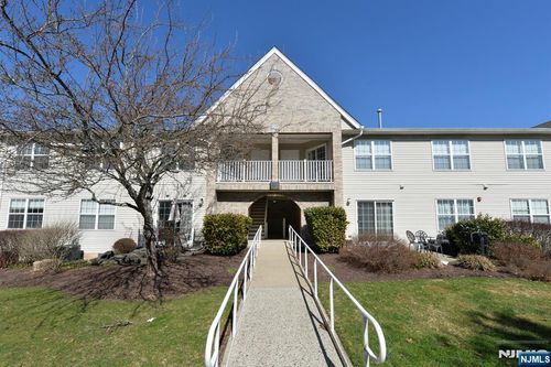 20 Parkside Ct, Wayne, NJ, 07470-4024 | Card Image