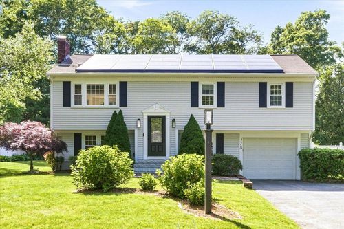 115 Knotty Pine Ln, Centerville, MA, 02632-2303 | Card Image