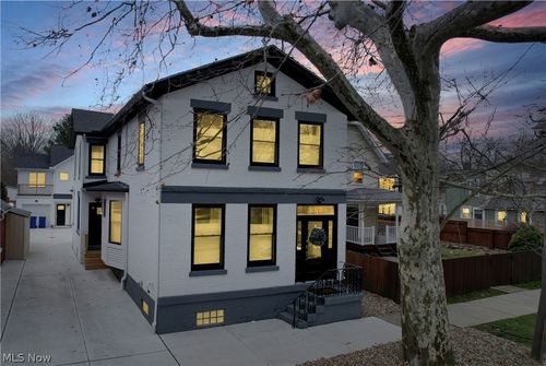 3015 Chatham Ave, Cleveland, OH, 44113-4028 | Card Image