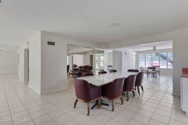 31-web-or-mls-201 S College Dr-8 | Image 11